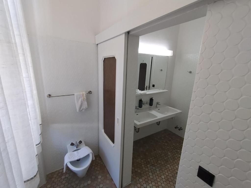 Family Room,1770440366:JPEG